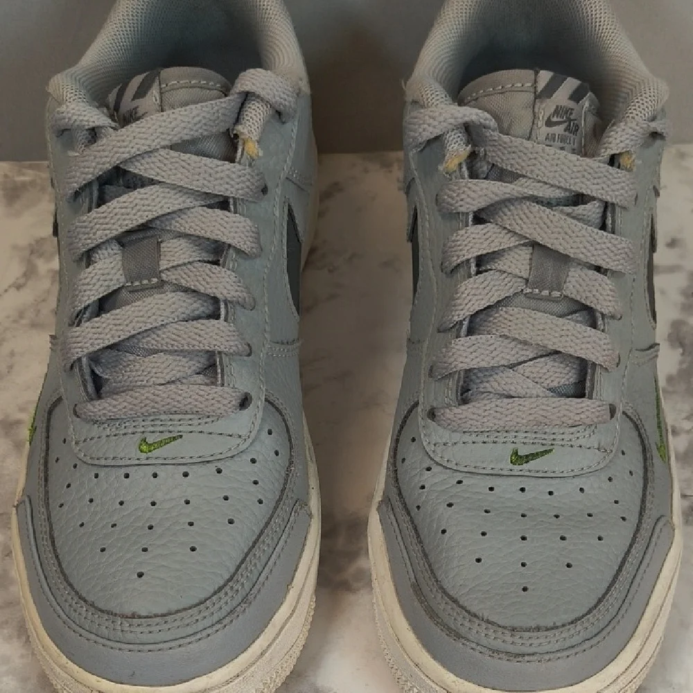 Nike Air Force 1 Low GS Light Smoke Gray Sneakers Size 4.5Y